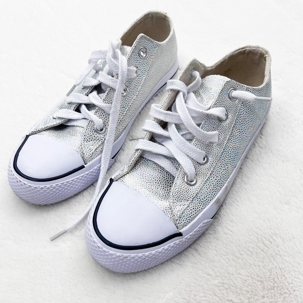 Lace-Up Sneakers | Airwalk | Size 7.5